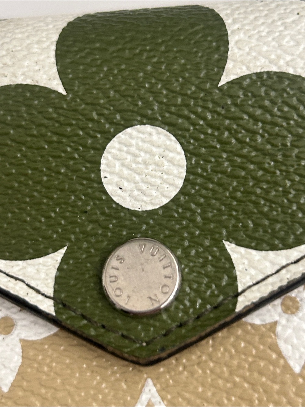 Louis Vuitton Green and Beige Monogram Compact Zoe Wallet - Picture 3 of 13